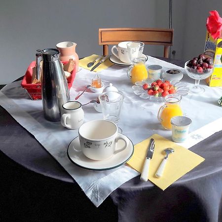 Chambre D'Hotes Dyrslot Saint-Denis-de-Pile Екстериор снимка